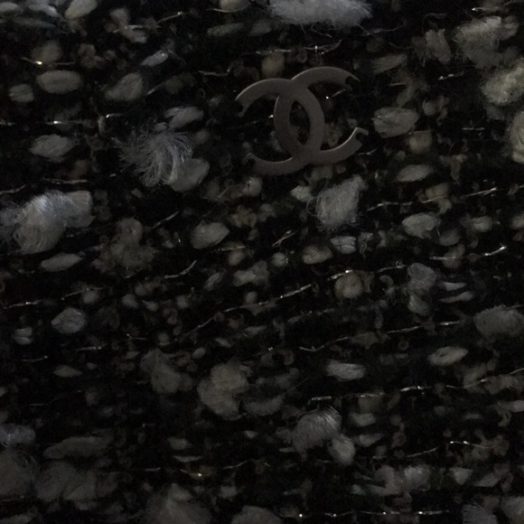 Chanel tweed trumpet skirt - Picture 4 of 5